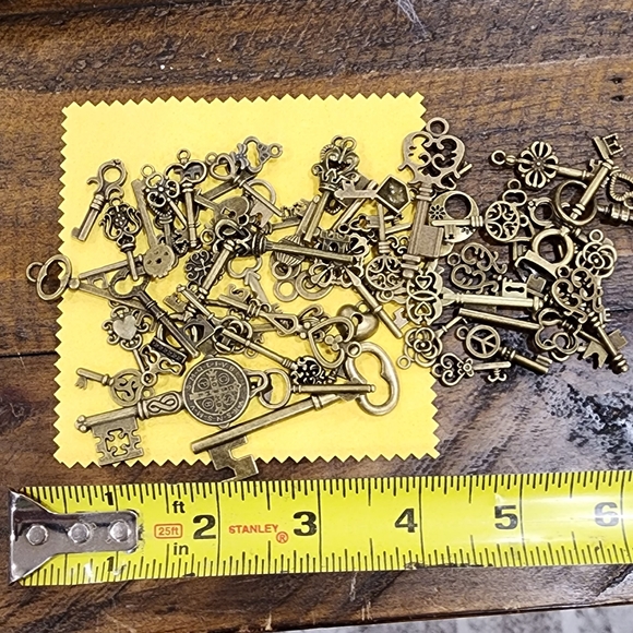 62 pc vintage skeleton keys. - Picture 3 of 3